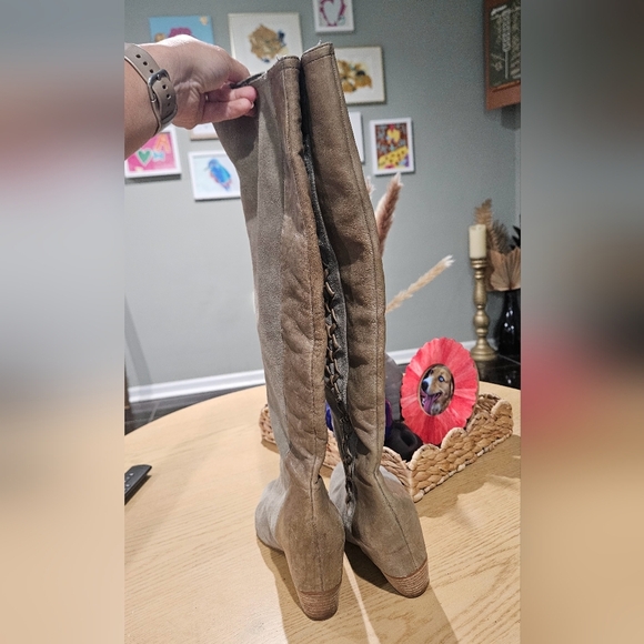 GIANNI BINI Leather/Suede Two Toned Braid Detail Knee High Boots. Olive.Size 7.5 - Picture 8 of 16